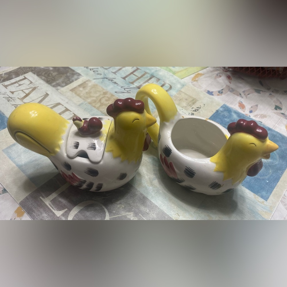 Vintage Roster & Hen Creamer and Sugar Bowl Set.